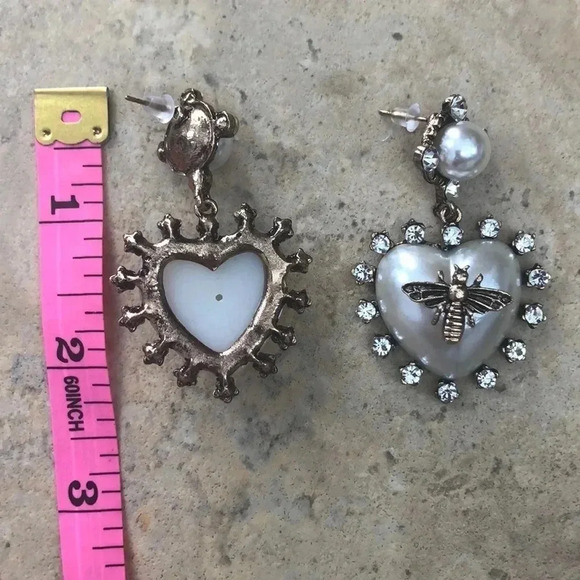 Bee Earrings - Picture 4 of 5